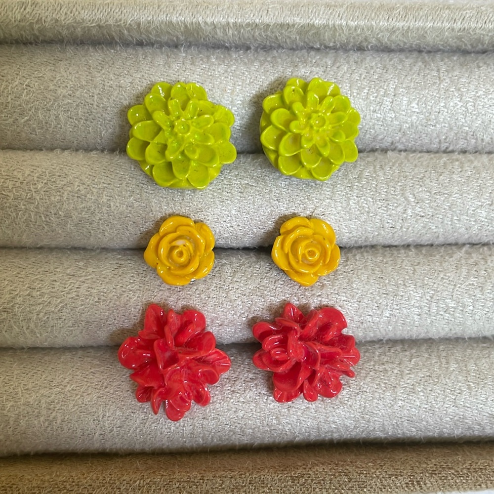 3 SETs OF FLOWERS POST EARRINGS